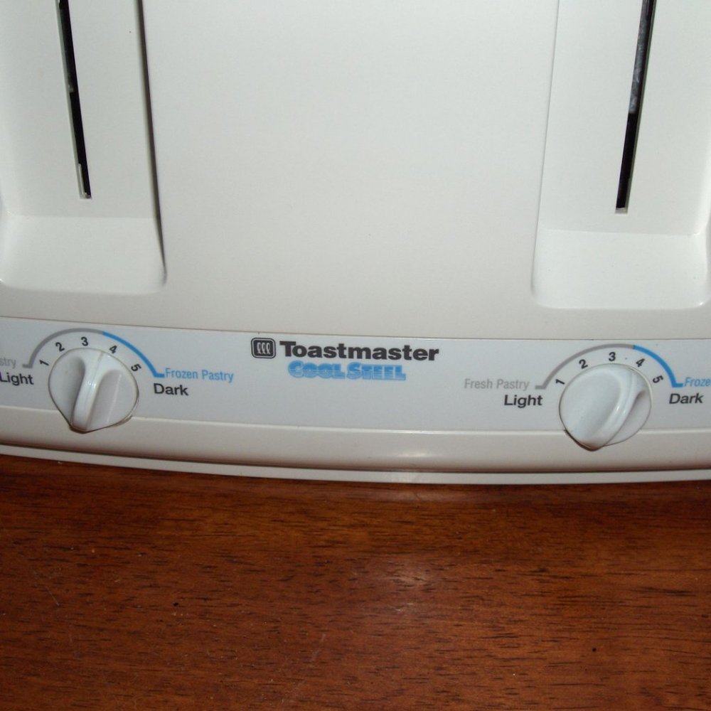 Toaster 1-4 Slice, Kenmore Toastmaster Cool Steel 01065C - Picture 2 of 9